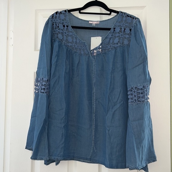 Free 2 Luv denim top with flared sleeves 2x - Picture 6 of 9